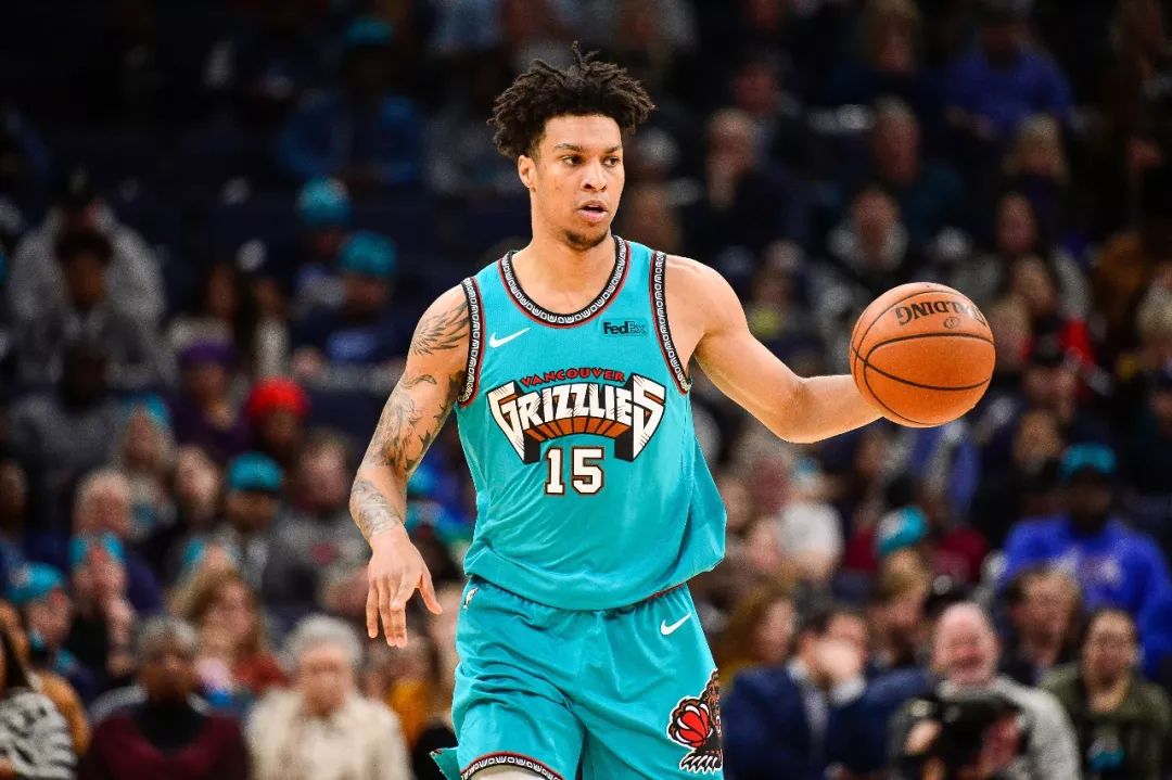 乐鱼体育在线-集结日阿贾克斯调整名单以备法甲；篮板制胜环节打磨；悬念犹存；医务组通报恢复