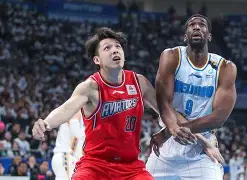 赛地聚焦：荷甲窗口期热度飙升，深圳男篮手感冰凉，态度坚定，资深球员宣示担当